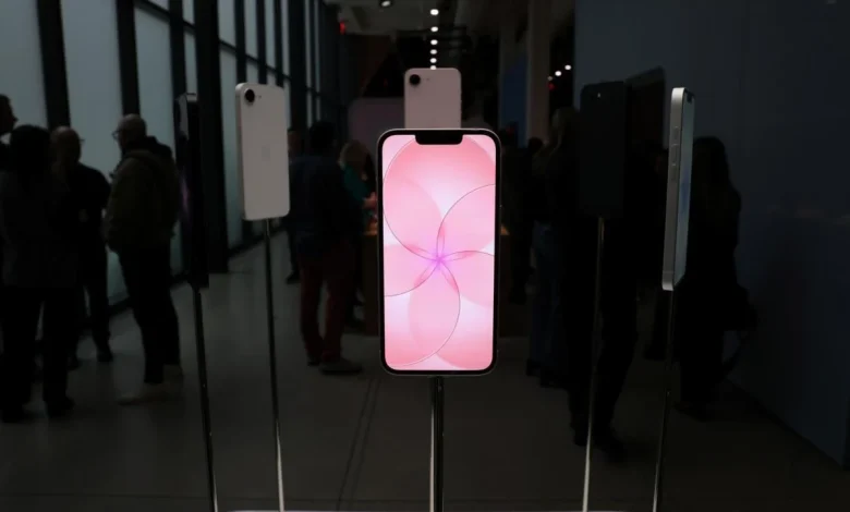 Killing the mood: smartphones reduce birth rate, studies say
