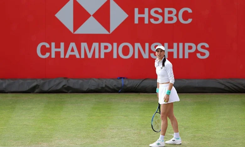 LIVE Sorana Cîrstea – Emma Răducanu » Amânat ieri din cauza ploii, duelul de la Queen’s este programat azi