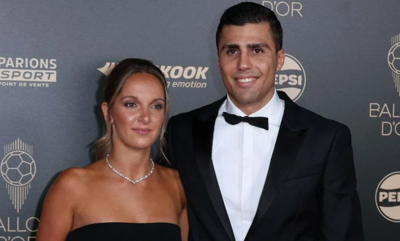 La historia de amor de Rodri Hernández, capitán de La Roja en el Mundial, con su novia Laura: diez años juntos, novatadas y un "pico pala" que dio sus frutos