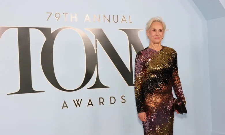 Laurie Metcalf Wins Best Featured Actress in a Play at the 2026 Tony Awards for Death of a Salesman