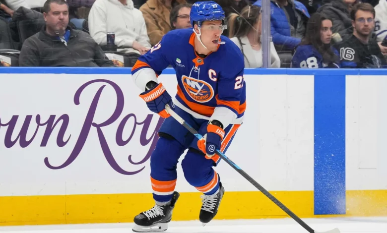 Lee's agent meets with Islanders, who hope to keep longtime captain