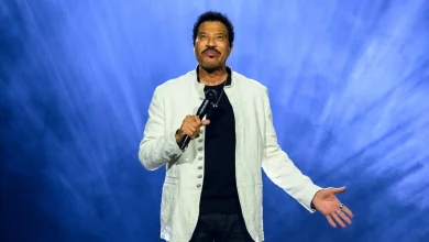 Lionel Richie cuts opening night concert short after feeling dizzy onstage