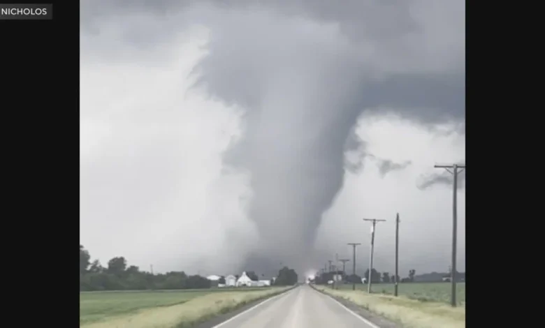 Live weather in Chicago: Tornado reported in Streator, Ill., with significant damage; warnings issued in SW suburbs