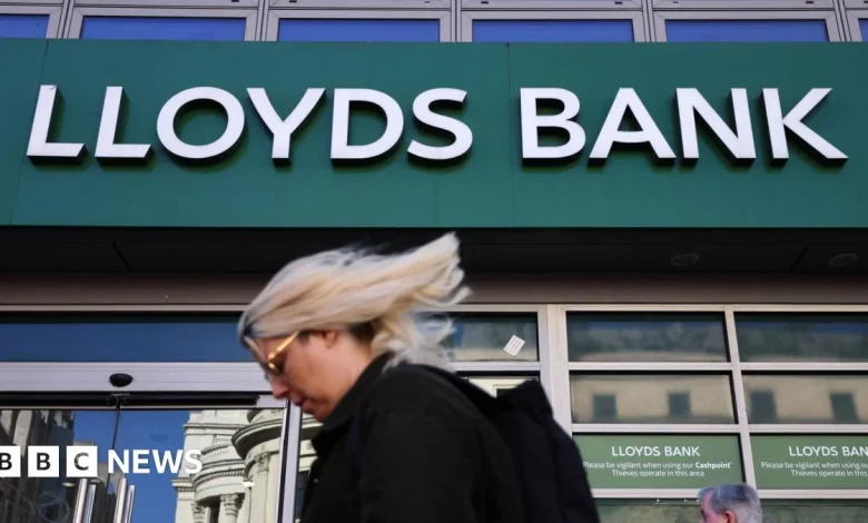 Lloyds, Halifax and Bank of Scotland app users report outage