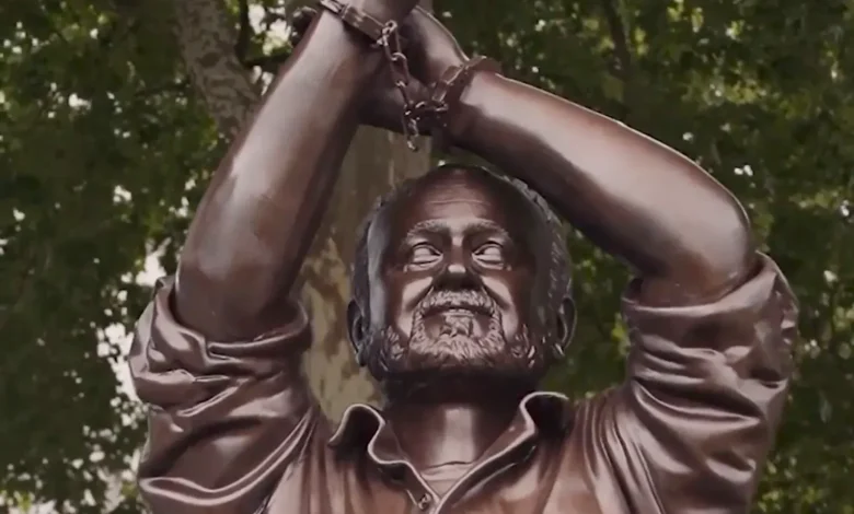 London activists try to erect statue of jailed Palestinian leader