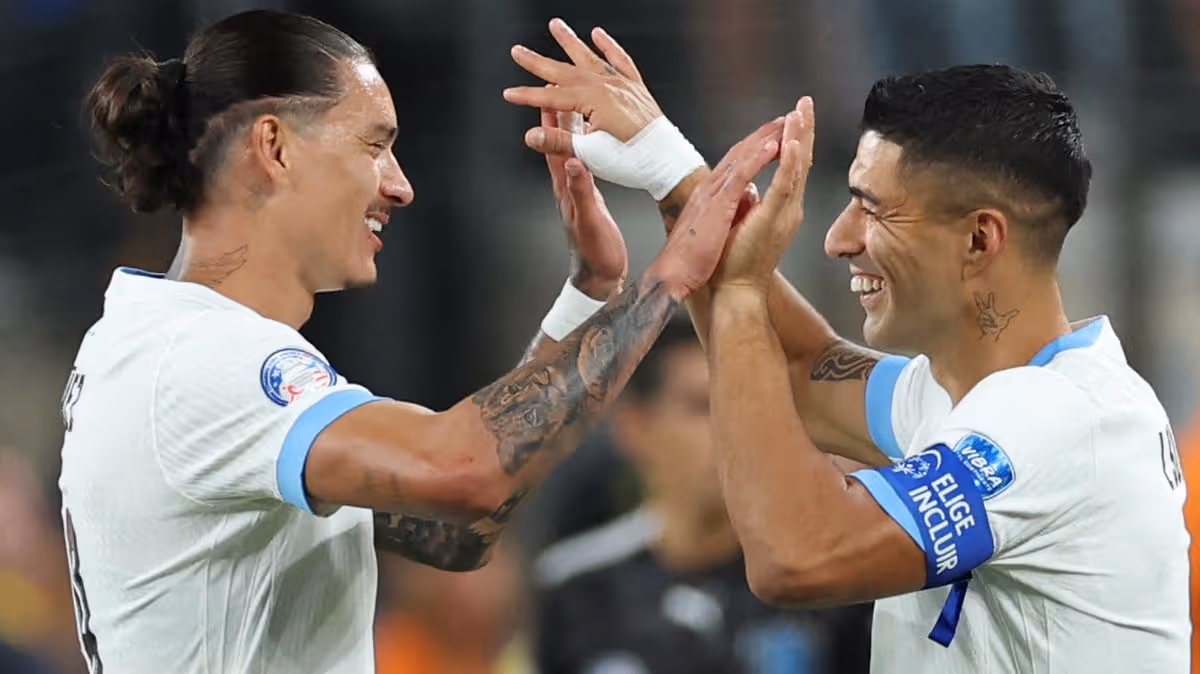 Luis Suarez sends Liverpool transfer reminder and Darwin Nunez message