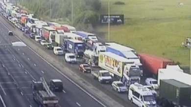 M25 traffic LIVE: Huge delays after major motorway closed with 'no reopening time'