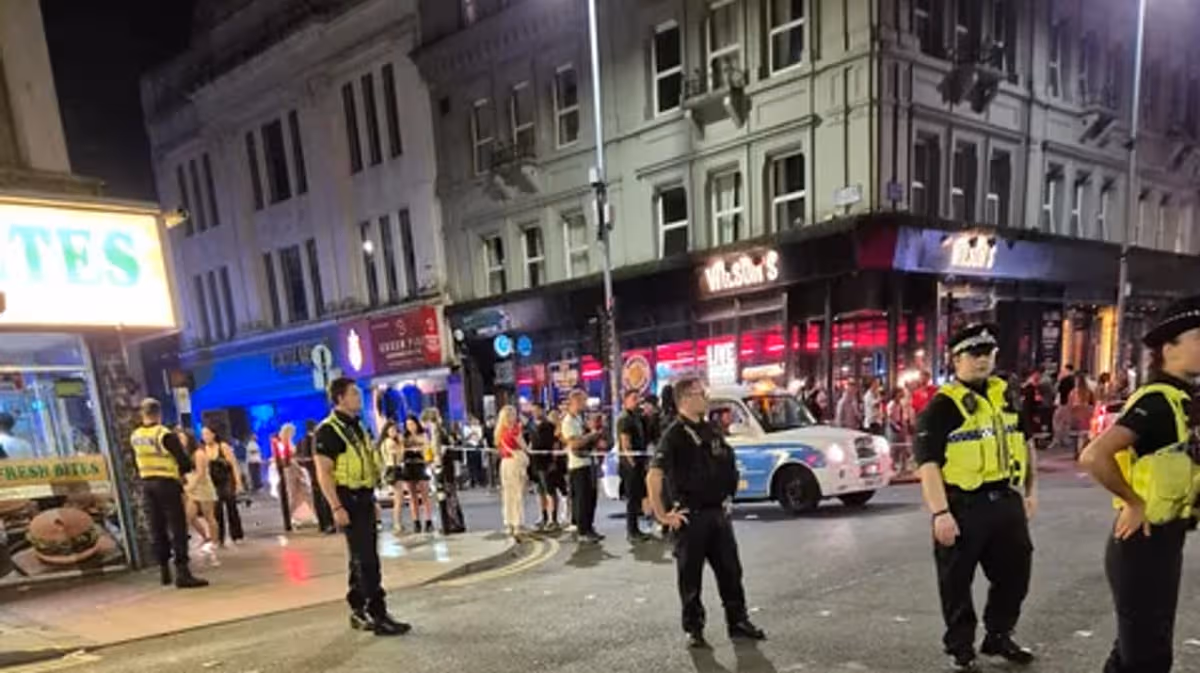 Major police cordon on busy Manchester city centre road amid serious incident
