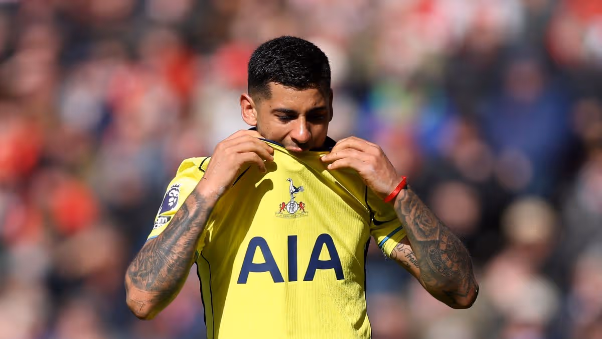 Man United linked with shock transfer for player who apologised at Old Trafford last season
