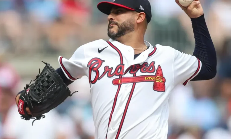 Martín Pérez takes the mound for the Braves against the Pirates