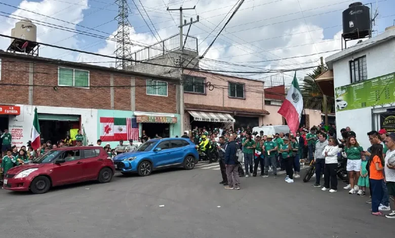 México es una fiesta: Afición se reúne en el CAR para despedir a la Selección