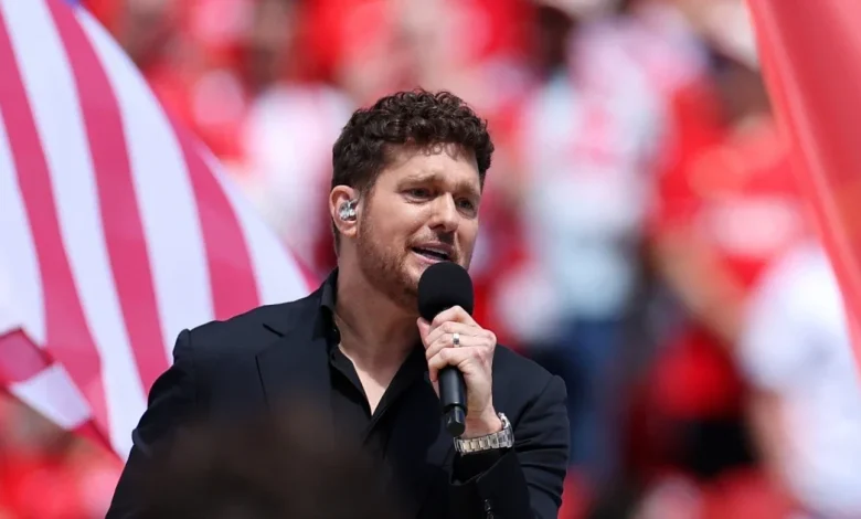 Michael Bublé se suma al festejo global y pone voz al desfile de banderas