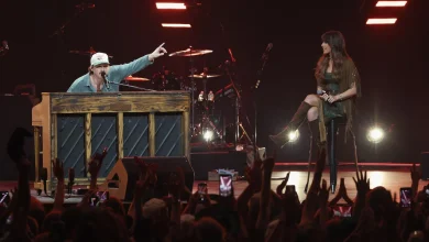 Morgan Wallen flips piano over in onstage meltdown