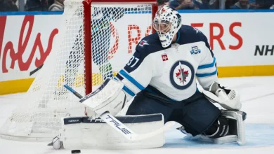 Morning Notes: Hellebuyck, Karlsson, McIlvane