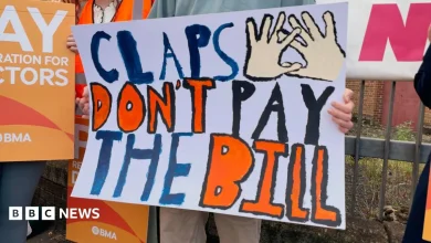 NI health: Specialist doctors to join strike in dispute over pay