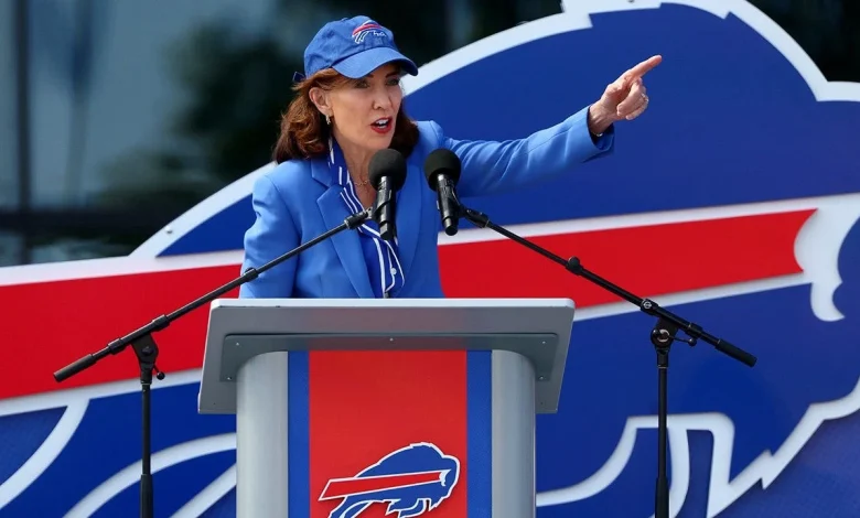 NY Governor Kathy Hochul tries to get Bills chant going at new stadium, completely fails