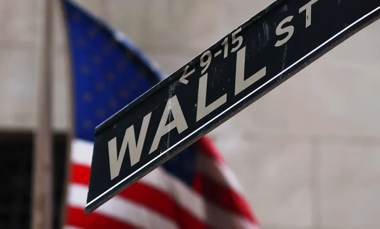 Nasdaq Drops 4% As Major Indexes Tumble During Tech Selloff