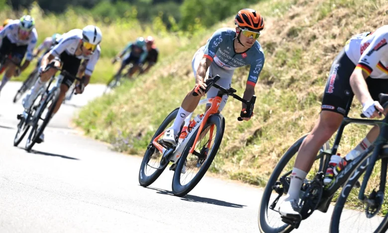 Netcompany-Ineos leader Oscar Onley sheds 29 minutes after spooky crash in Tour Auvergne-Rhône-Alpes