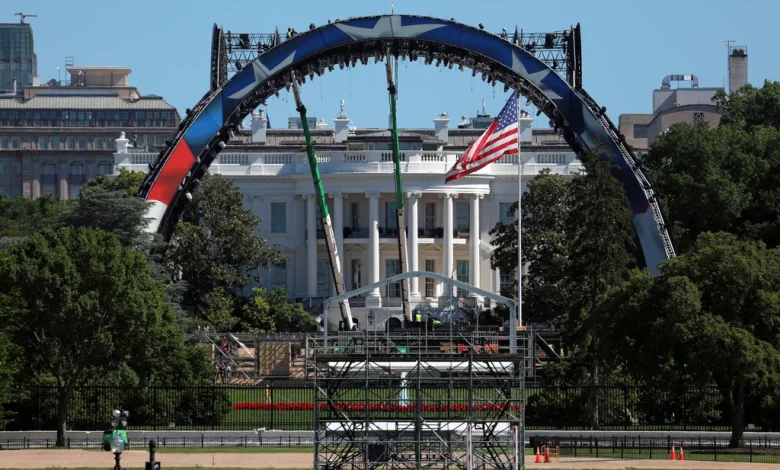 No fatties or poors allowed near Trump at White House cage fight