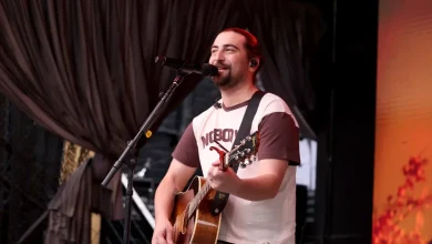 Noah Kahan shares concert etiquette PSA about pooping at shows
