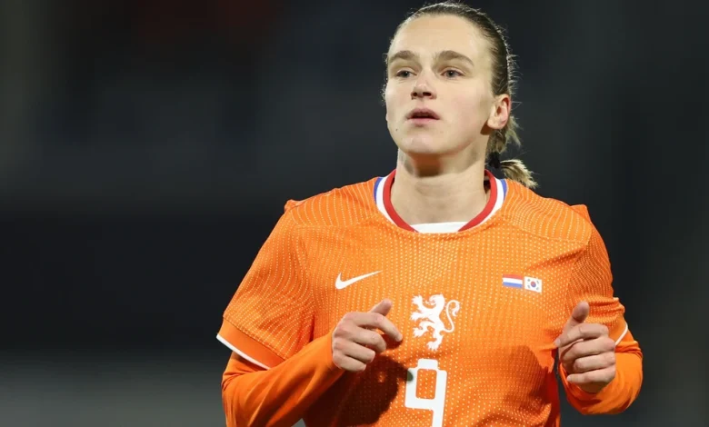 Oranje-international Miedema even buitenspel door ingreep aan knie