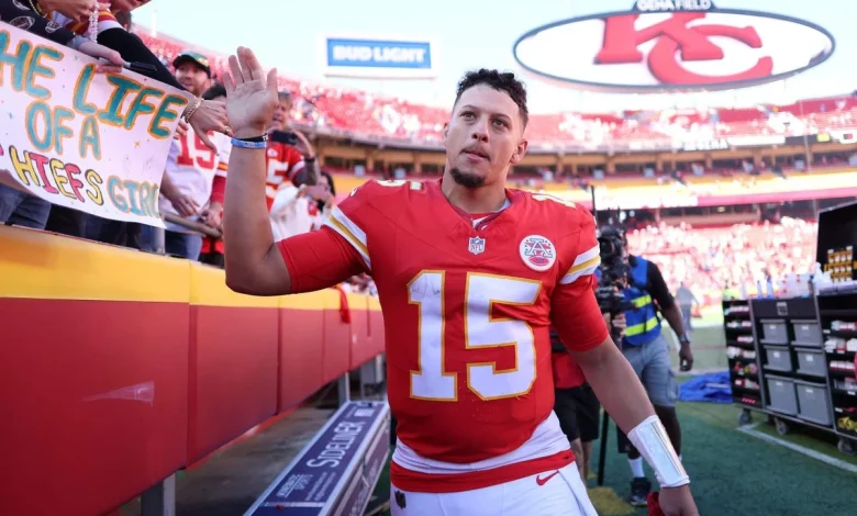 Patrick Mahomes, Chiefs agree to record contract extension exceeding $500M
