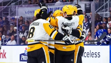 Penguins capitalize late, even series with Marlies