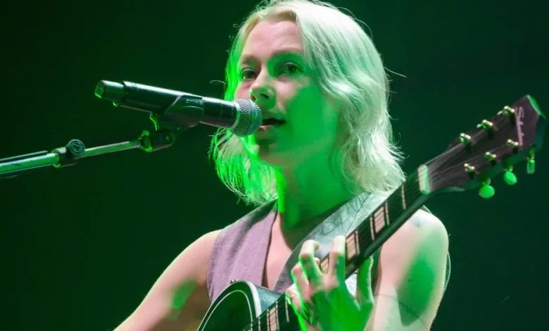 Phoebe Bridgers Dazzles Madison Square Garden With Phone-Free Show