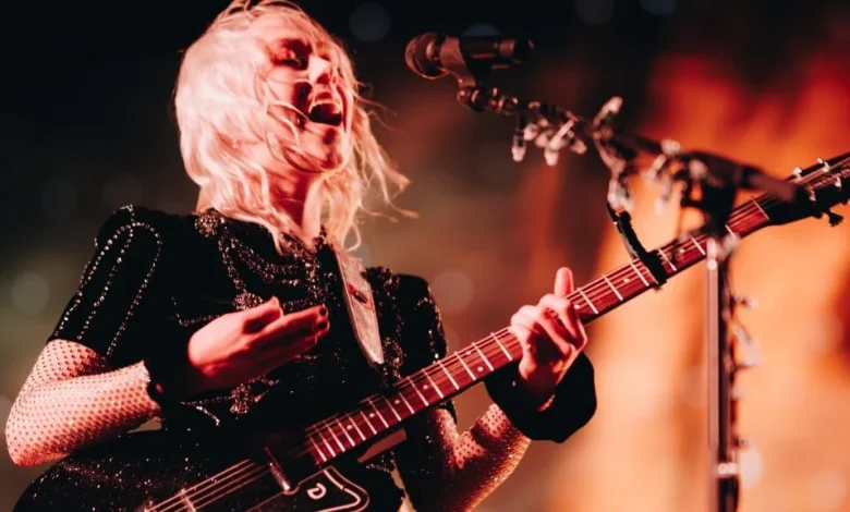 Phoebe Bridgers, phones at shows, and fan entitlement