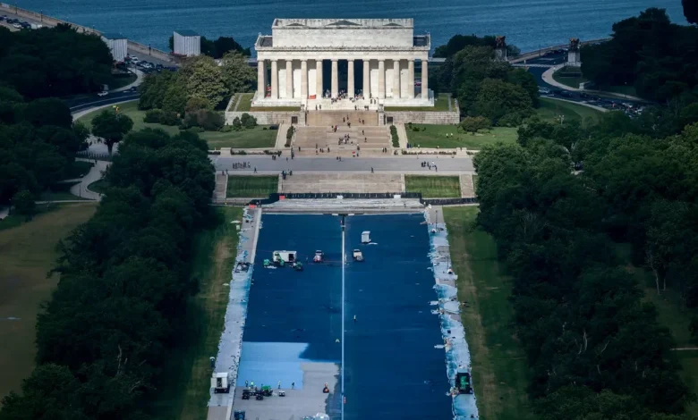 Photos show blue surface added to Lincoln Memorial reflecting pool - USA Today