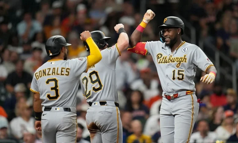 Pirates score 8 runs on homers in series-opening win against Astros