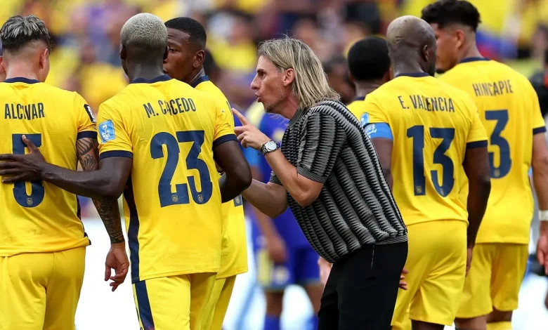 Polémica en Ecuador, rival de la DFB: el seleccionador arremete contra todos antes de la «final» del Mundial