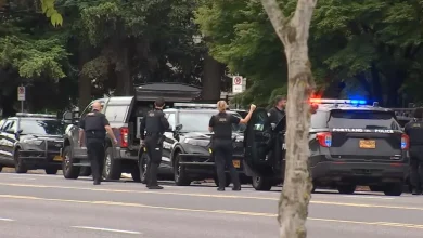 Police in standoff with armed suspect in NE Portland; hostage released