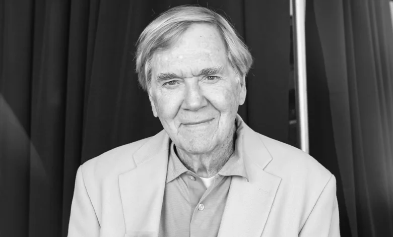 Pro Football Hall of Famer Raymond Berry, 93, dies