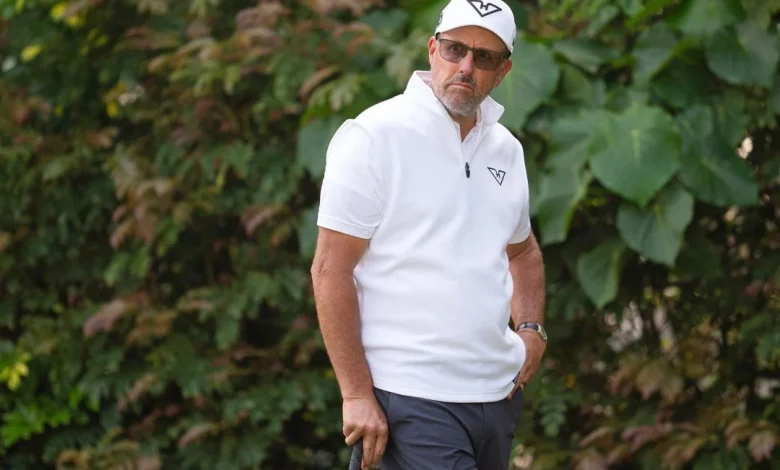 Pro Golfer's Ex: Mickelson Showed Me Nude Pic, Made a Pass