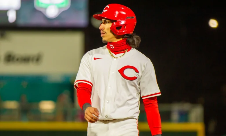 Reds call up Edwin Arroyo, place Elly De La Cruz on the injured list
