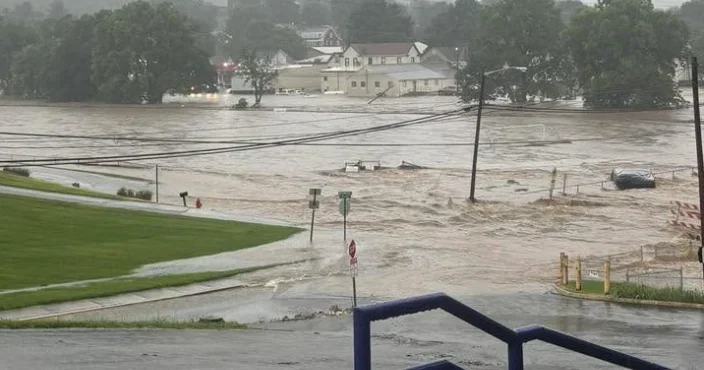 Residents evacuate to rooftops amid extreme flash flooding in Lanesville, Indiana