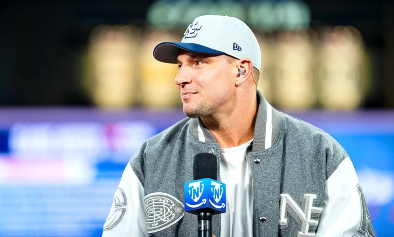 Rob Gronkowski offers advice for Patriots to silence noise around Mike Vrabel controversy ahead of 2026 season