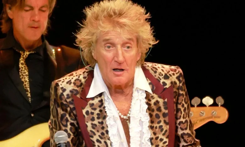 Rod Stewart Requires Oxygen Tank After Nearly Fainting Onstage