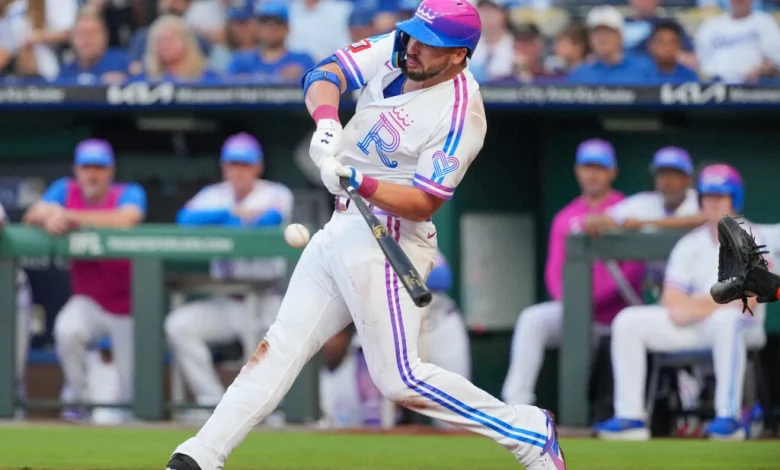 Royals Place Vinnie Pasquantino On IL With Hamate Fracture