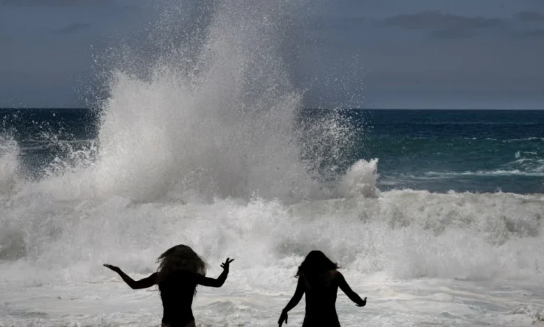 Search underway for young girl swept into big surf off Laguna Beach – Orange County Register