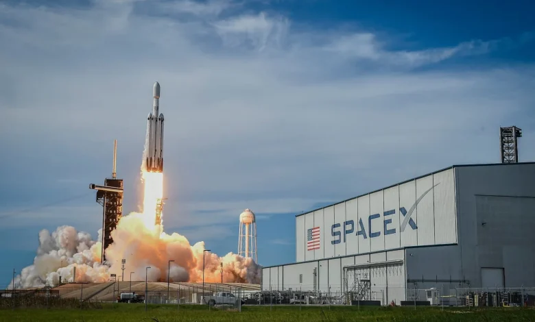 Sen. Elizabeth Warren Makes Hail Mary Plea to Delay SpaceX IPO
