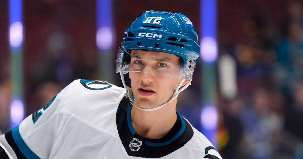 Senators acquiring F Eklund from Sharks