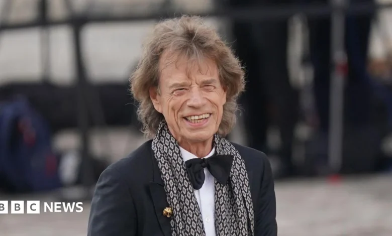 Sir Mick Jagger performs impromptu pub gig in Oxford