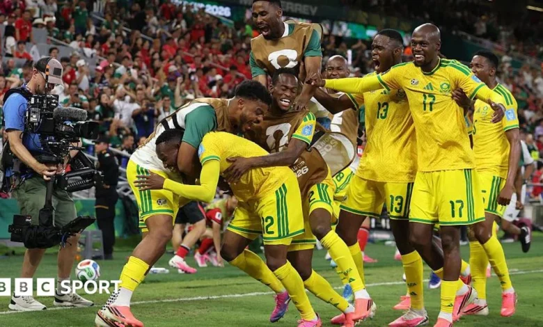 South Africa beat South Korea to reach knockouts for first time