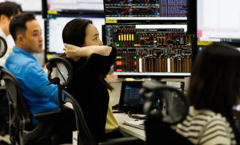 Stocks Slump on Renewed Fears of War, AI Slowdown