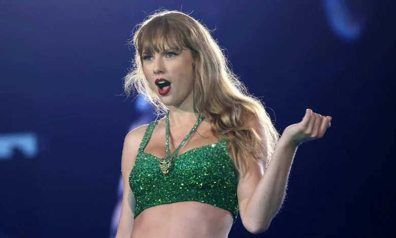 Taylor Swift Becomes The First Artist To Manage A Chart Feat