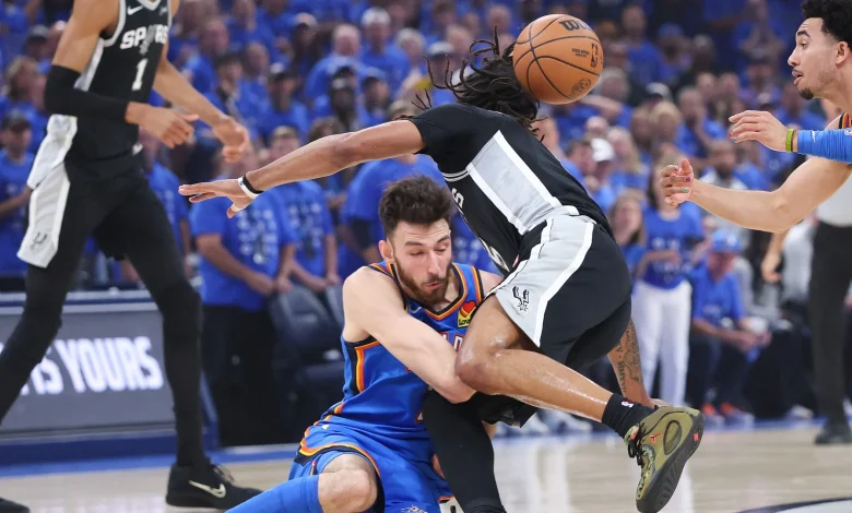 Thunder rally around Chet Holmgren after playoff elimination by Spurs