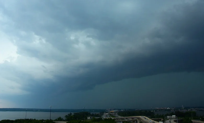 Thunderstorms rumble across DC region, bringing damaging winds, heavy rain