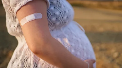 Top obstetrician group releases vaccine schedule that opposes CDC guidance